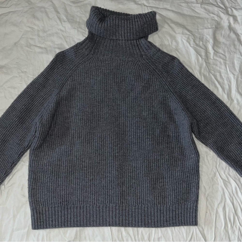 Women’s cashmere knit sweater size XS